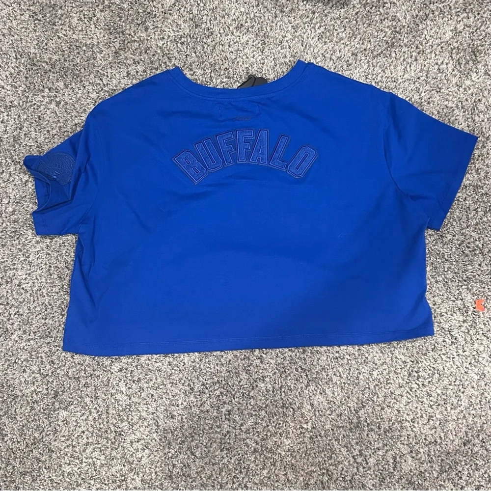 Buffalo Bills Woman’s Cropped T-Shirt (NWT) - Picture 2 of 9